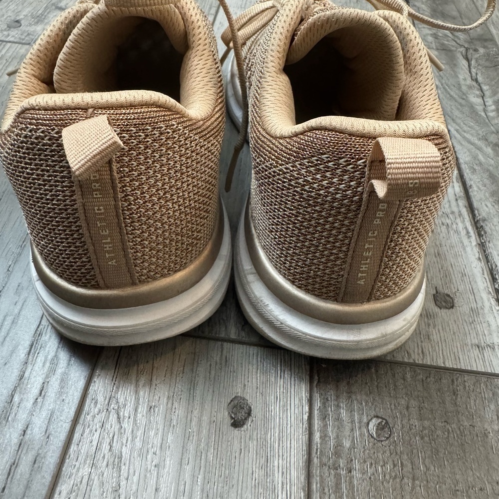 APL Athletic Propulsion Labs Techloom Pro Sneaker in Rose Gold & Parchment US 6 - Picture 8 of 11